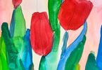 Cztery czerwone tulipany na pastelowym tle, praca w technice akwareli