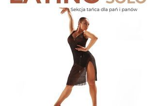 Grafika z kobietą w pozycji tanecznej z ręką uniesioną w górze, a drugą opartą o biodro