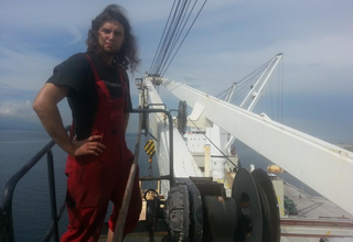 Zdjęcie: Mężczyzna na platformie na morzu