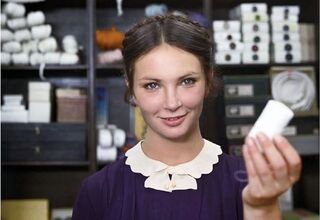 Zdjęcie kolorowe młodej kobiet, foto:https://film.wp.pl/anna-dymna