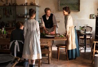 Zdjecie: kadr z filmu Bulion i inne namiętności, trzy kobiety i mężczyzna przy kuchennym stole, źródło: offcamera.pl