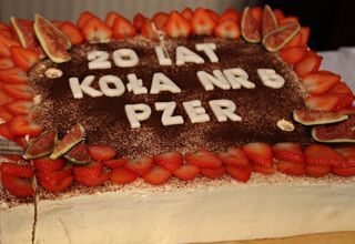 Zdjęcie tortu z napisem 20 lat Koła nr 5 PZER