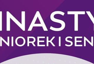 Napis na granatowym tle białymi literami Gimnastyka dla Seniorek i Seniorów