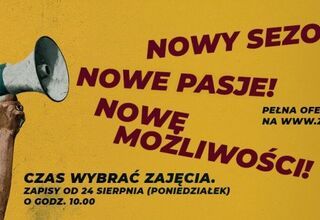 Plakat: Kobieta trzymająca megafon przenośny zapraszająca do zapisów na zajecia w nowym sezonie