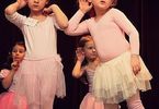 Prezentacja taneczna sekcji Baletu, Bajkowej Sztuki Dziecka i Dziecięcego Zespołu Tańca Ludowego