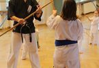 Dzieci trenują japoński sport