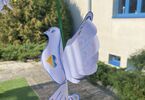 Gołąb wykonany z papieru w barwach ukraińskich