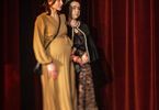Dwie stojącego obok siebie aktorki, przy czym jedna z nich jest w ciąży