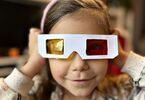 Dziewczynka w okularach 3D