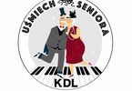 Logo Fundacji Uśmiech Seniora KDL Starsza kobieta i starszy mężczyzna na klawiszach pianina