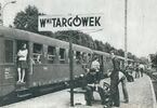 Stare zdjęcie czarni-białe przedstawiające peron z napisem  WwaTargówek, foto: https://www.facebook.com/TargowekHistoria/