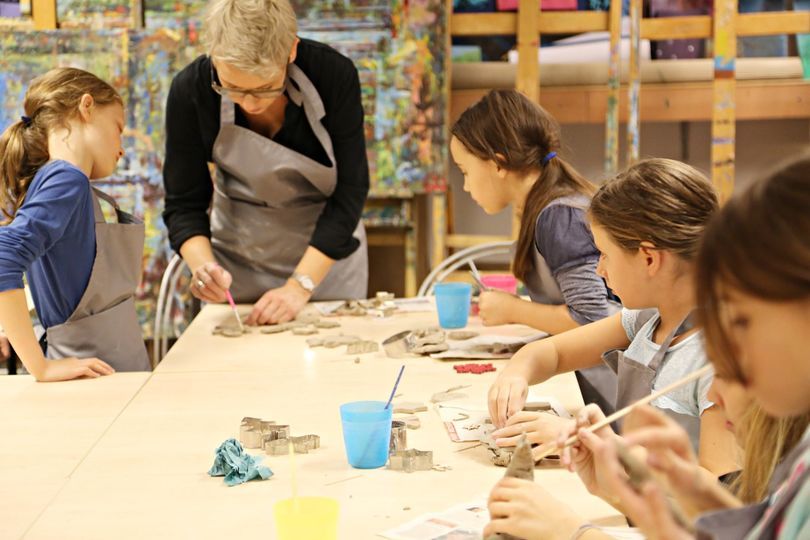 Dzieci tworzą ceramikę