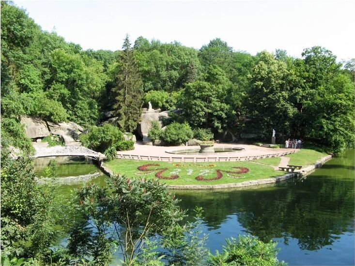 Zdjęcia parku z jeziorkiem