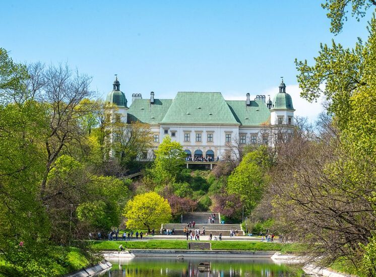 Zdjęcie zamku Ujazdowskiego Foto: https://u-jazdowski.pl/