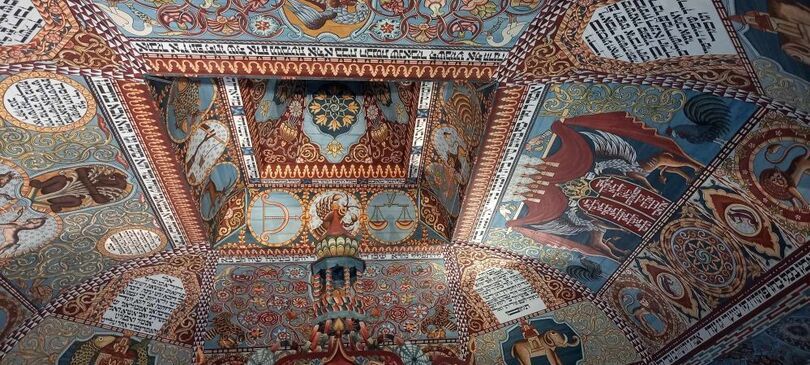 Zdjęcie sufitu synagogi