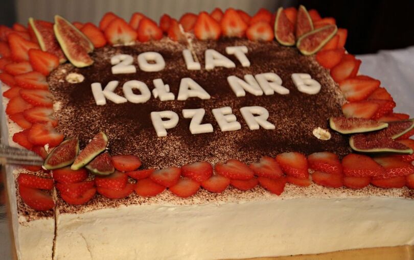 Zdjęcie tortu z napisem 20 lat Koła nr 5 PZER