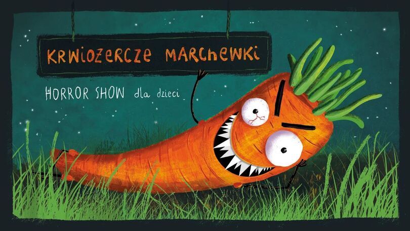 Grafika: Krwiożercze Marchewki, horror show dla dzieci, marchewka leżąca na trawie, z oczami szeroko otwartymi i czupryną z trawy